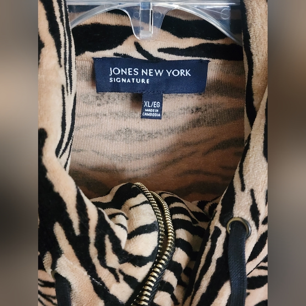 Jones New York Signature Velour Tiger Print Cowl Neck Zip/ Hidden Snap Jacket XL - Picture 7 of 12